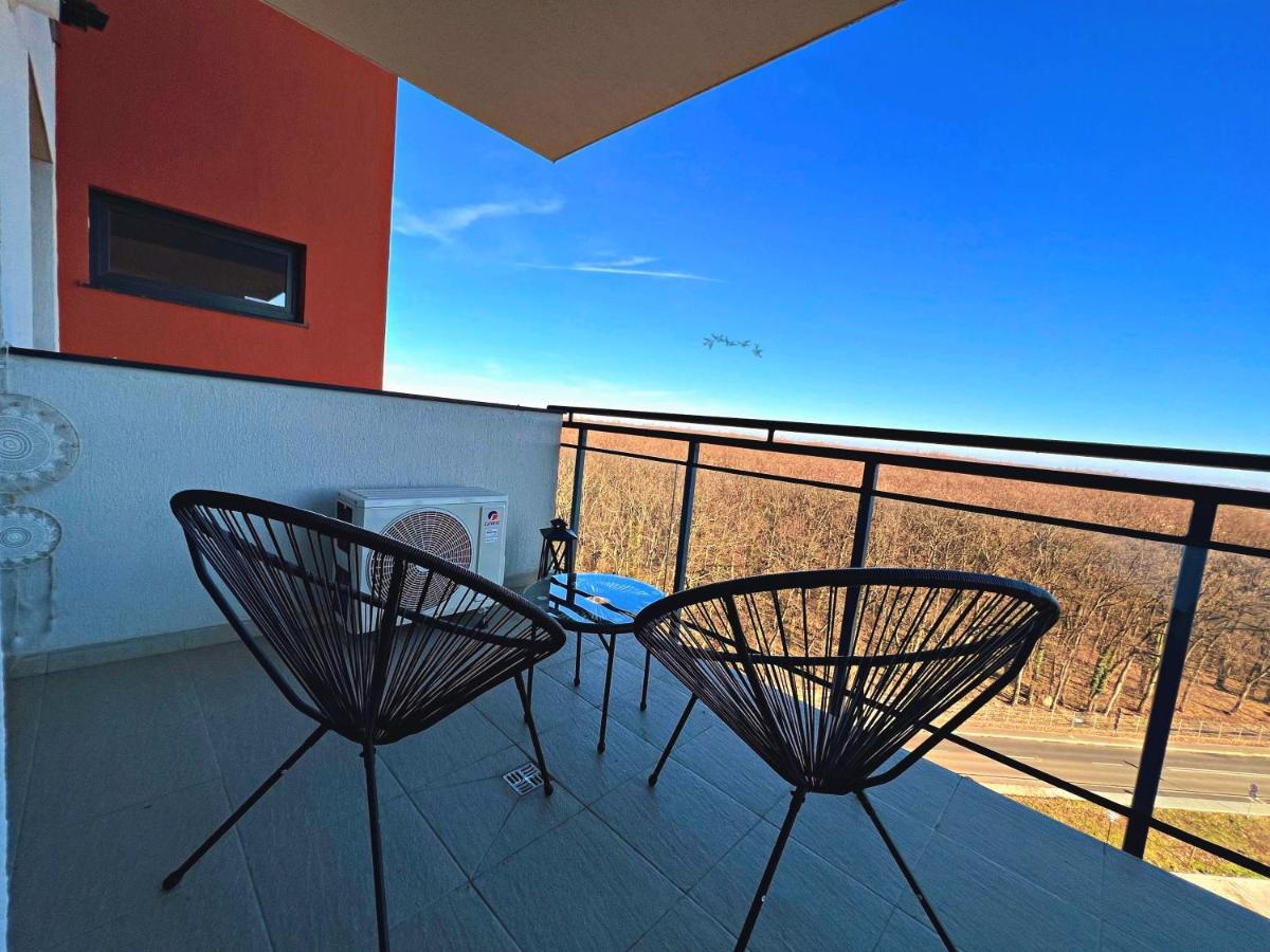 Panoramic Forest View Apartment Dumbravita  Bagian luar foto